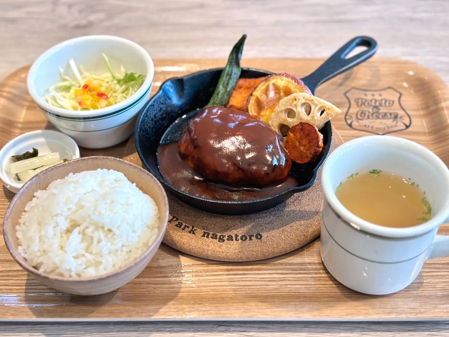 むさし麦豚のデミグラスハンバーグセット