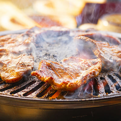 星空の下でBBQディナー